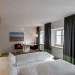 מלון Alpenhotel Krone 4*