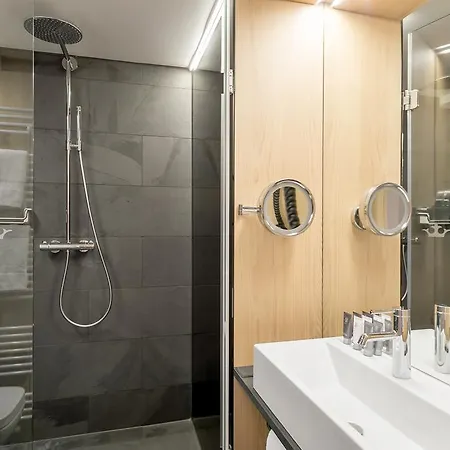 Ξενοδοχείο Alpenhotel Krone 4*