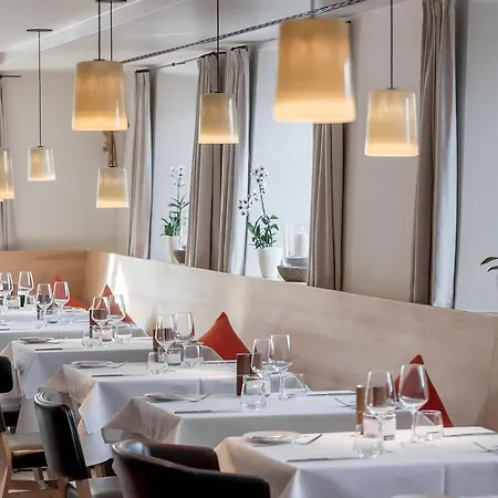 Ξενοδοχείο Alpenhotel Krone 4*